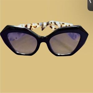 MARTHA STEWART SUN GLASSES